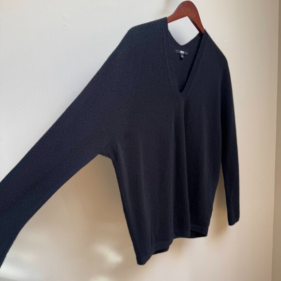 Uniqlo 100% Cashmere Relaxed Double V-Neck Sweater - Picture 3 of 7